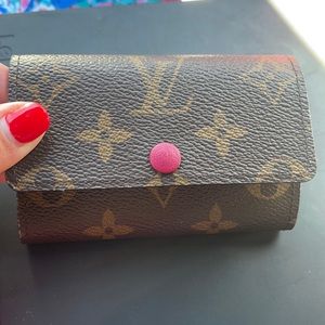 Brand new Louis Vuitton Six Key Holder Fuchsia